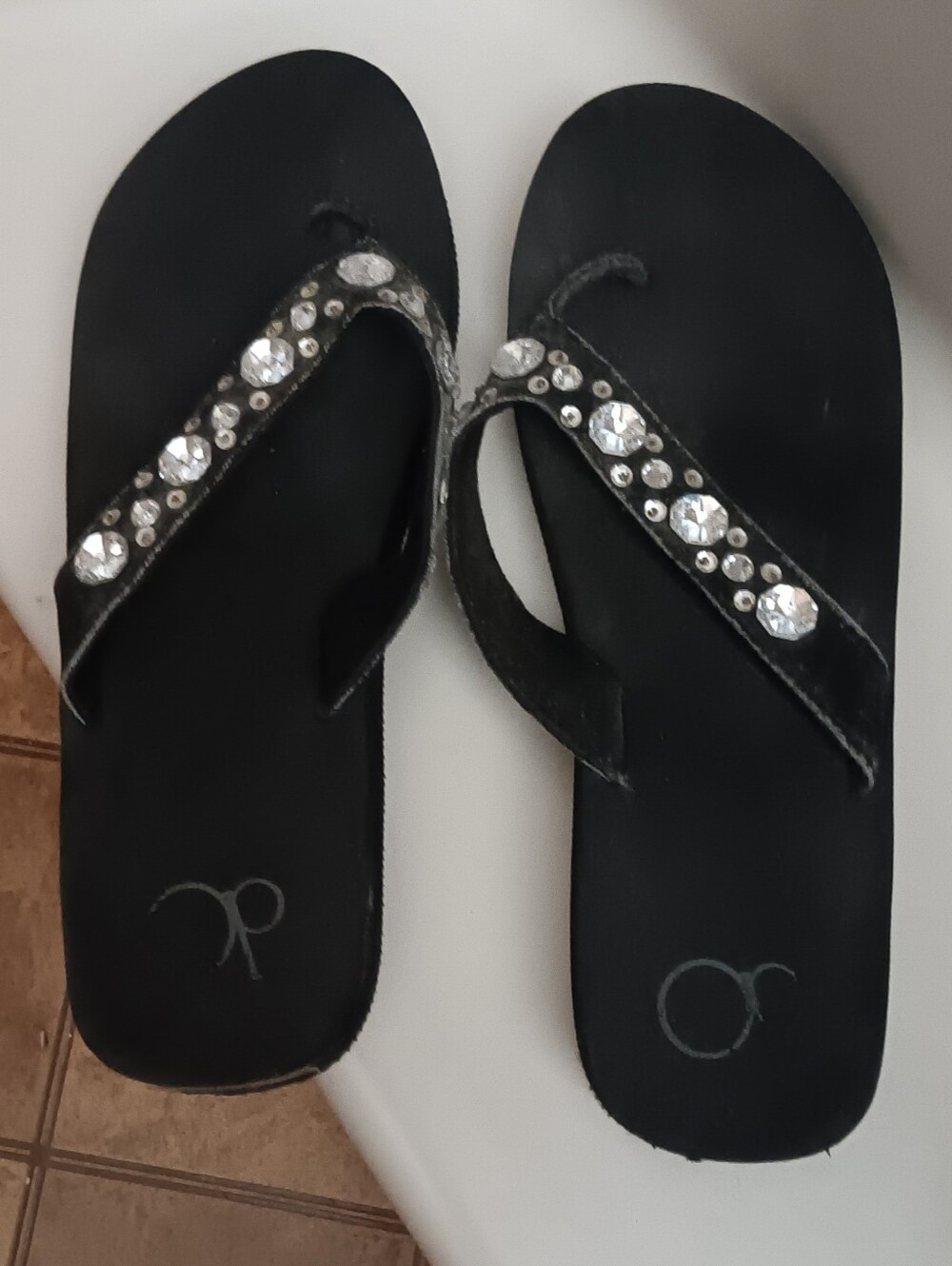 BRAND!!! OP LADIES THONGS. WITH CRYSTAL CLEAR STONES. SIZE, LG,9/10